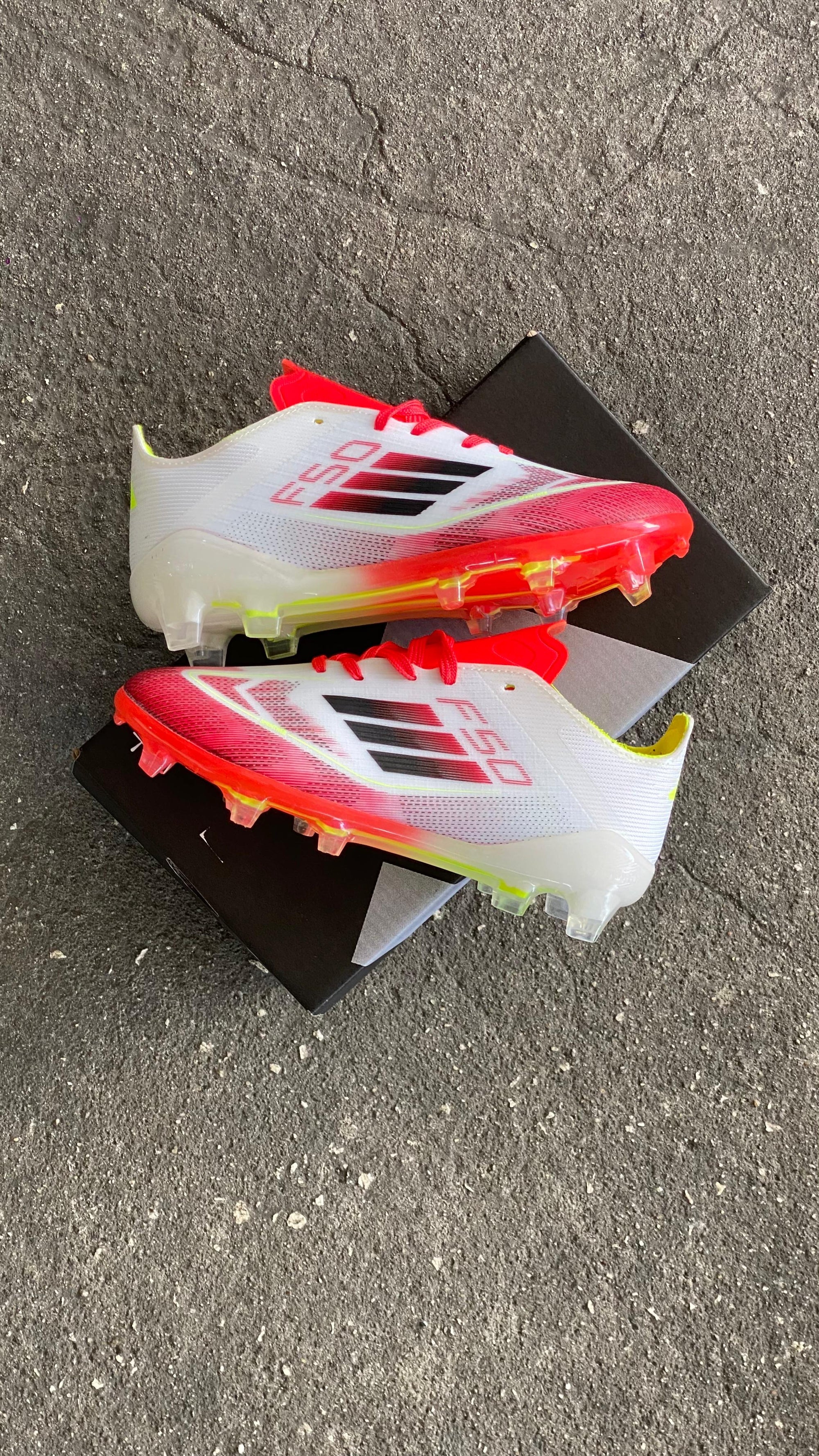 ADIDAS GUAYO F50 NIÑO BLANCO ROJO VERDE