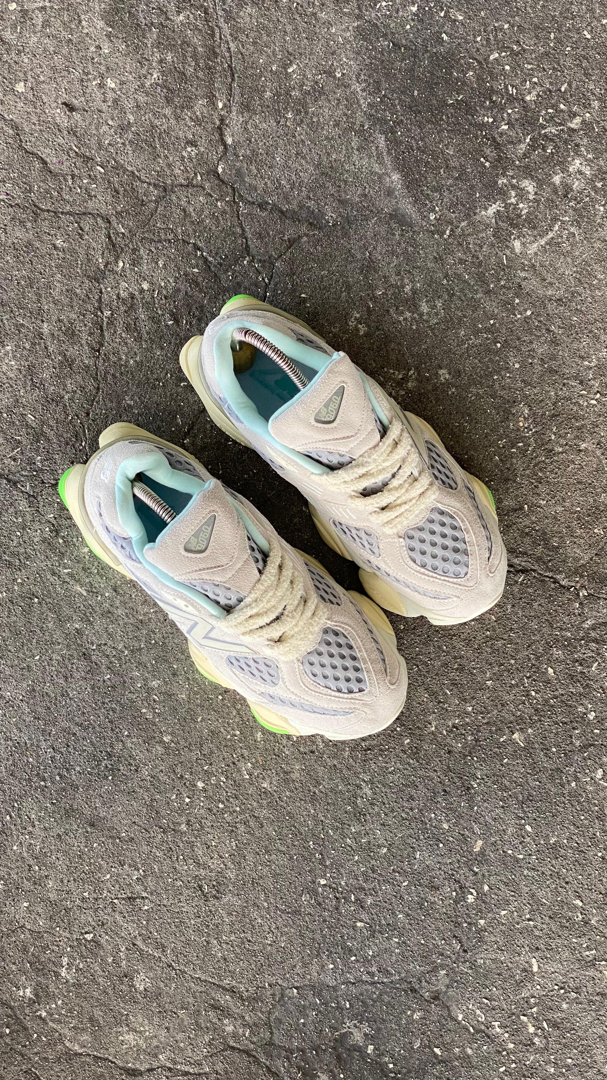 NEW BALANCE 9060 GRIS PRINT VERDE