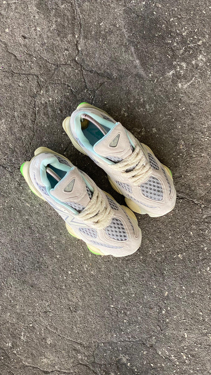 NEW BALANCE 9060 GRIS PRINT VERDE