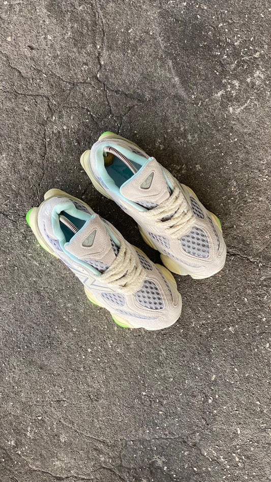 NEW BALANCE 9060 GRIS PRINT VERDE