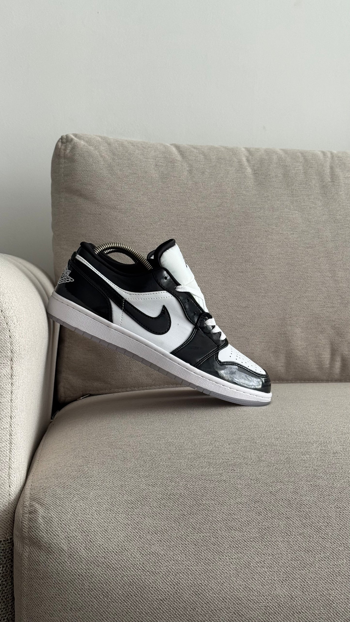 NIKE R1 CHAROL LOW JORDAN BLANCO NEGRO