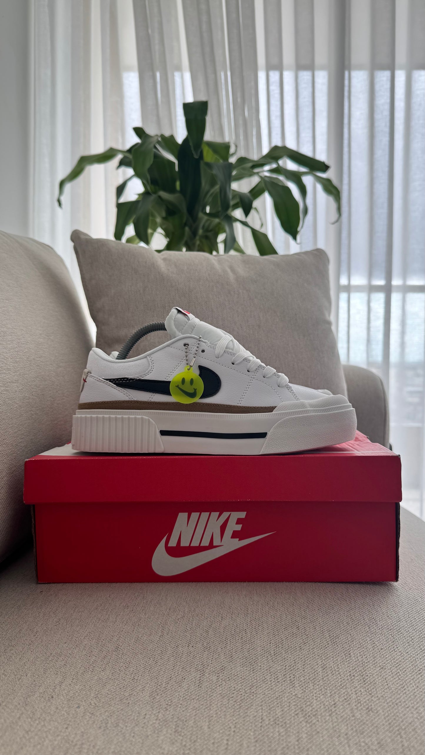 NIKE LEGACY BLANCO NEGRO