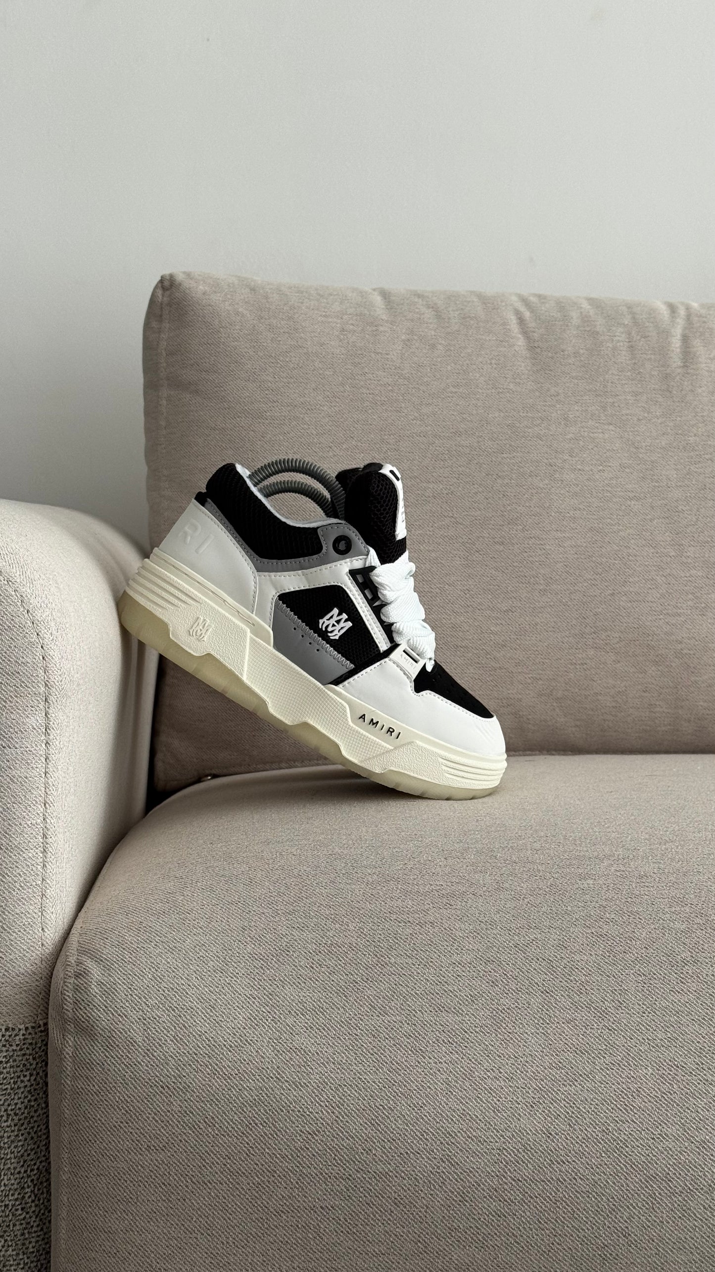 AMIRI CLASICO BLANCO NEGRO