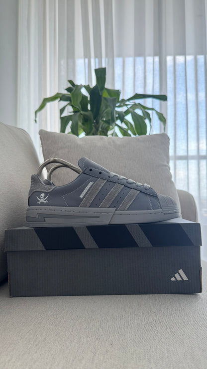 ADIDAS SUPER STAR NEIGHBORHOOD  GRIS OSCURO