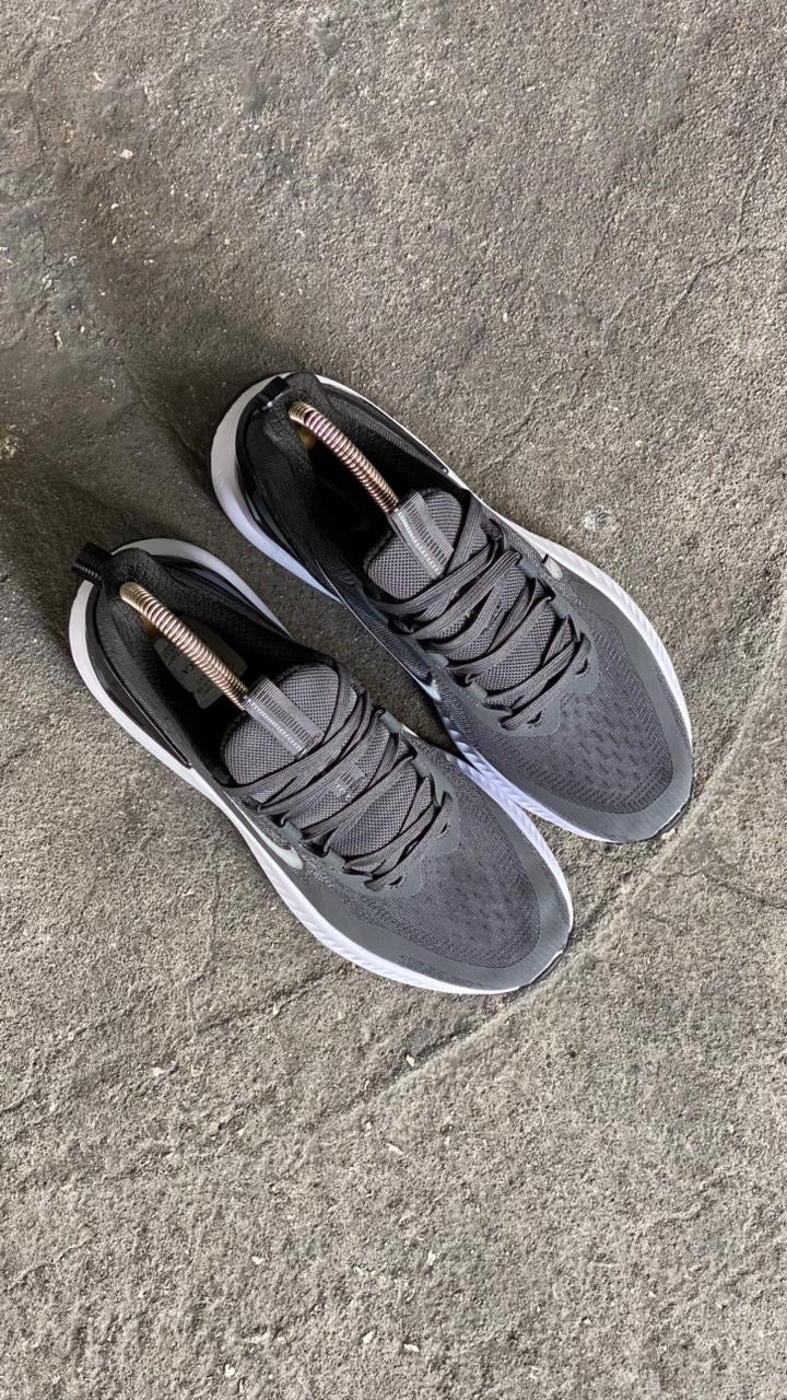 NIKE DIAMANTE NEGRO BLANCO