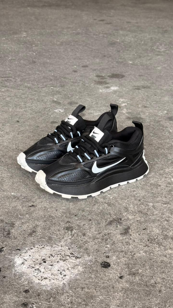 NIKE BALLELY  NEGRO BLANCO PROMO