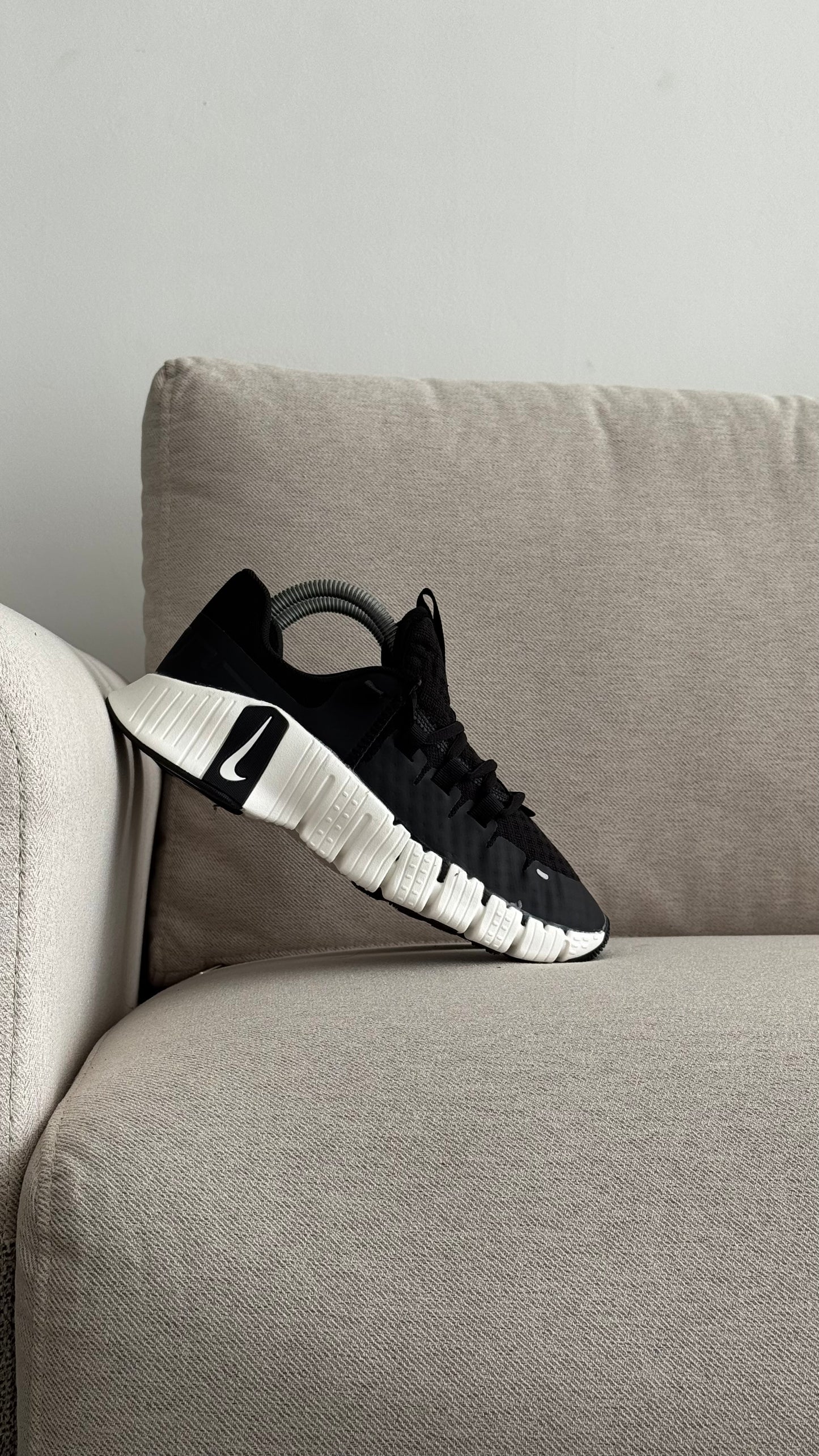 NIKE FREECOM NEGRO BLANCO