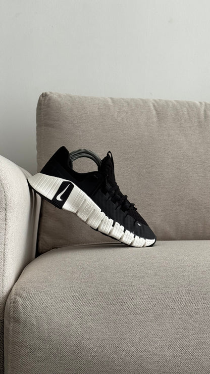NIKE FREECOM NEGRO BLANCO