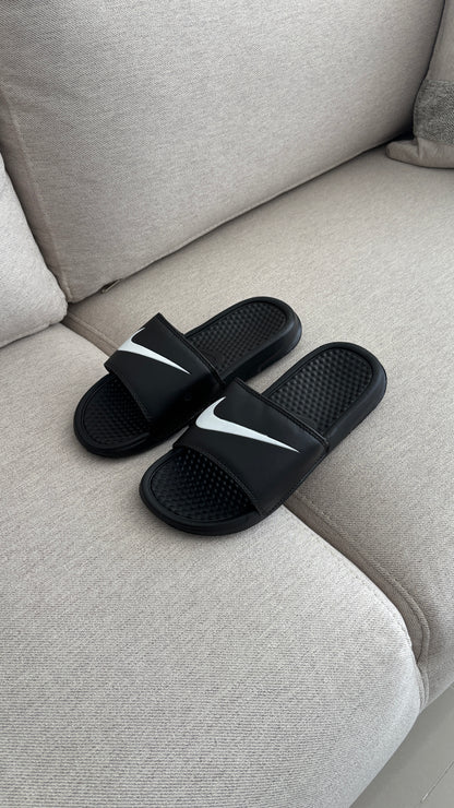 CHANCLA NIKE CLASICA NEGRA