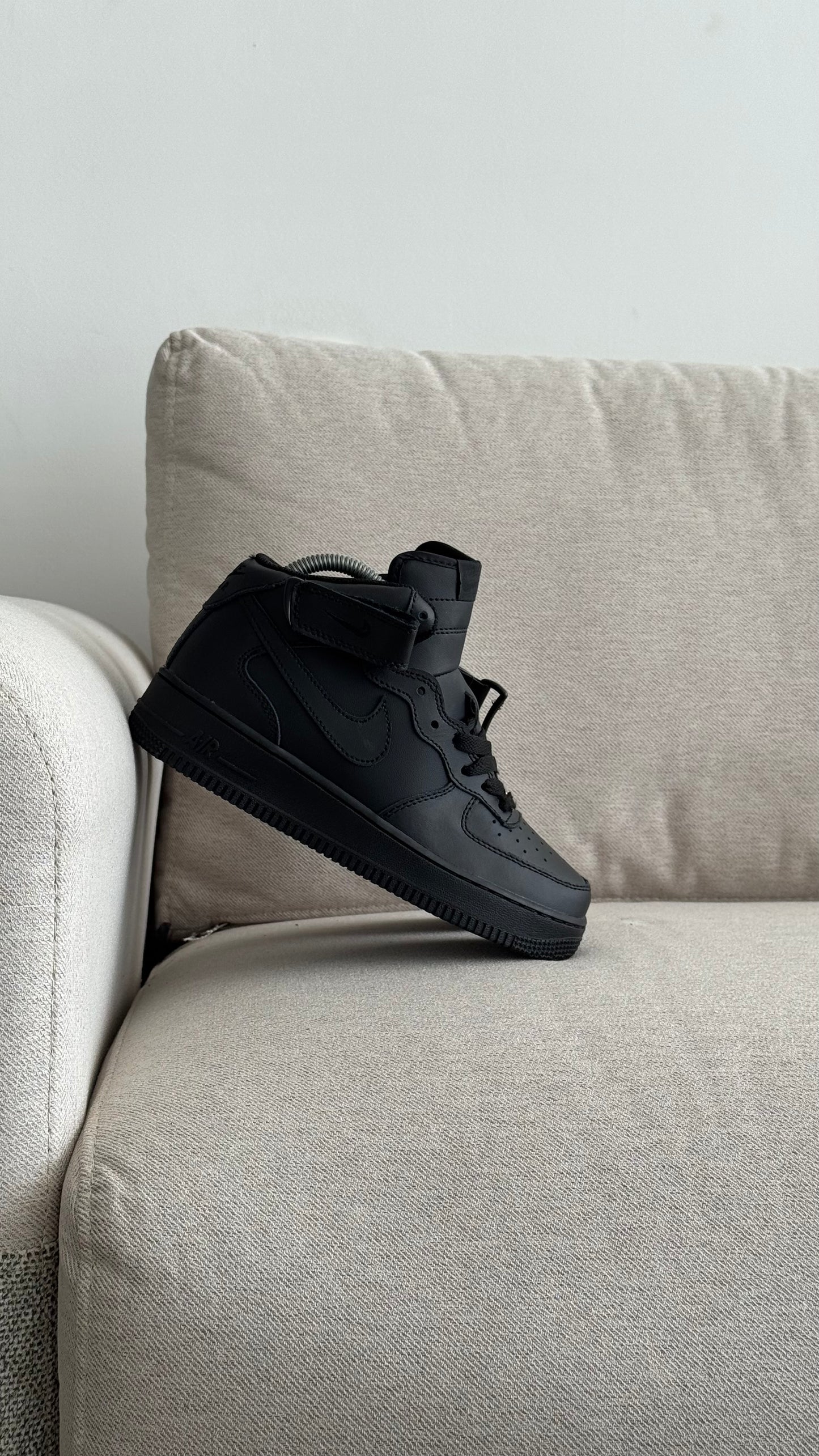 NIKE AF1 BOTA NEGRA