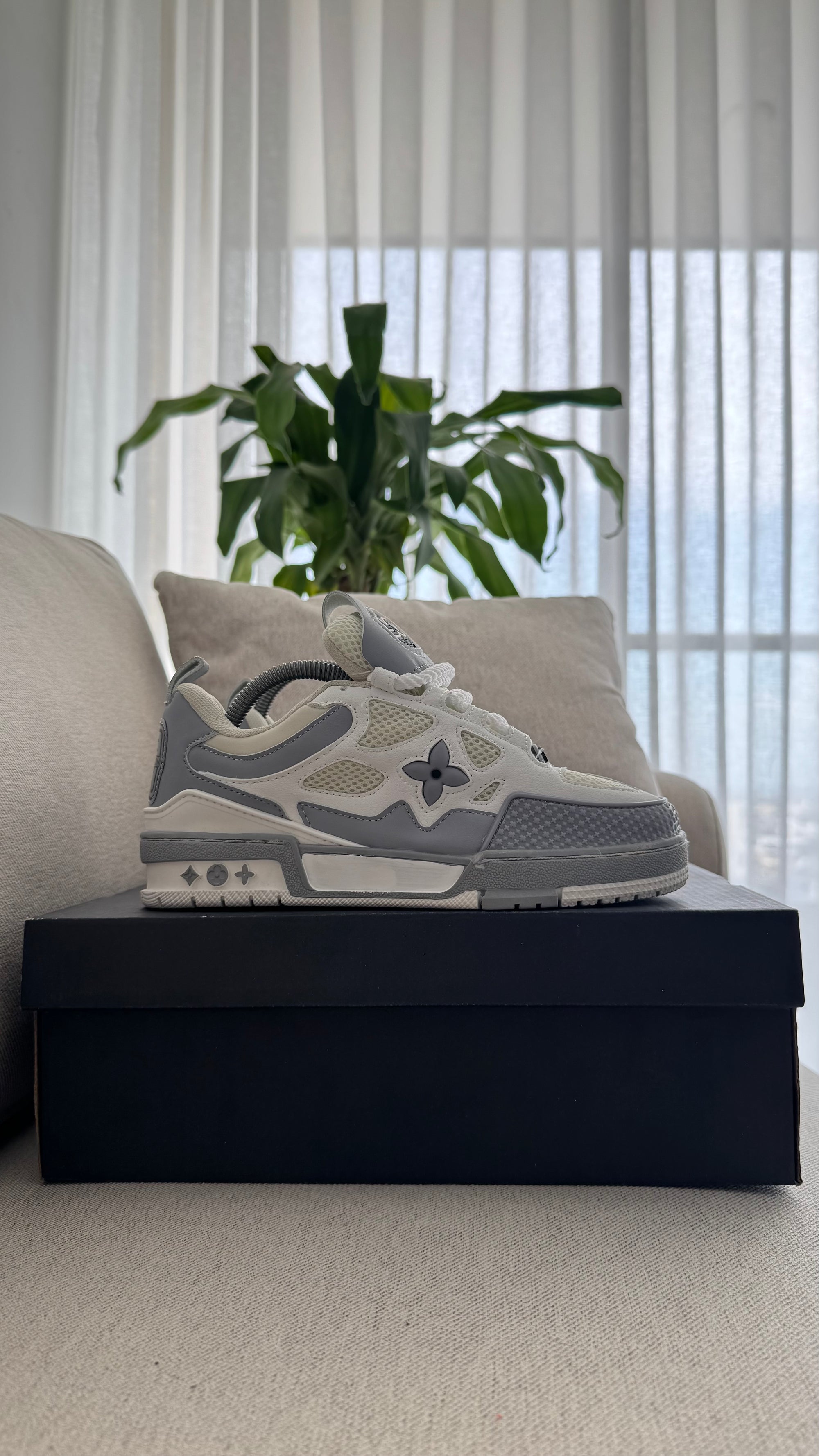 LOUIS VUITTON GRIS BLANCO