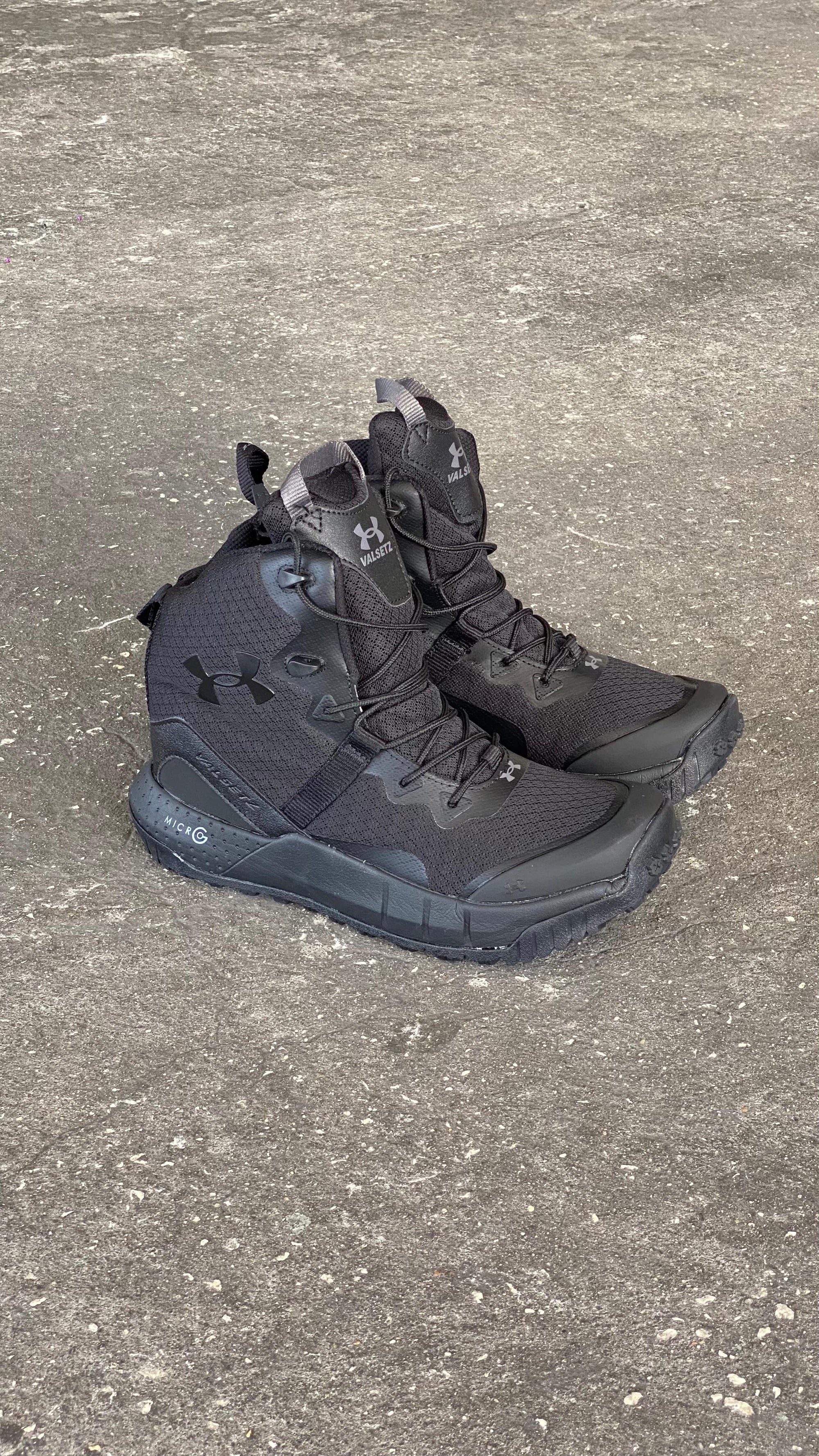 BOTA UNDER ARMOUR NEGRA CORREDERA