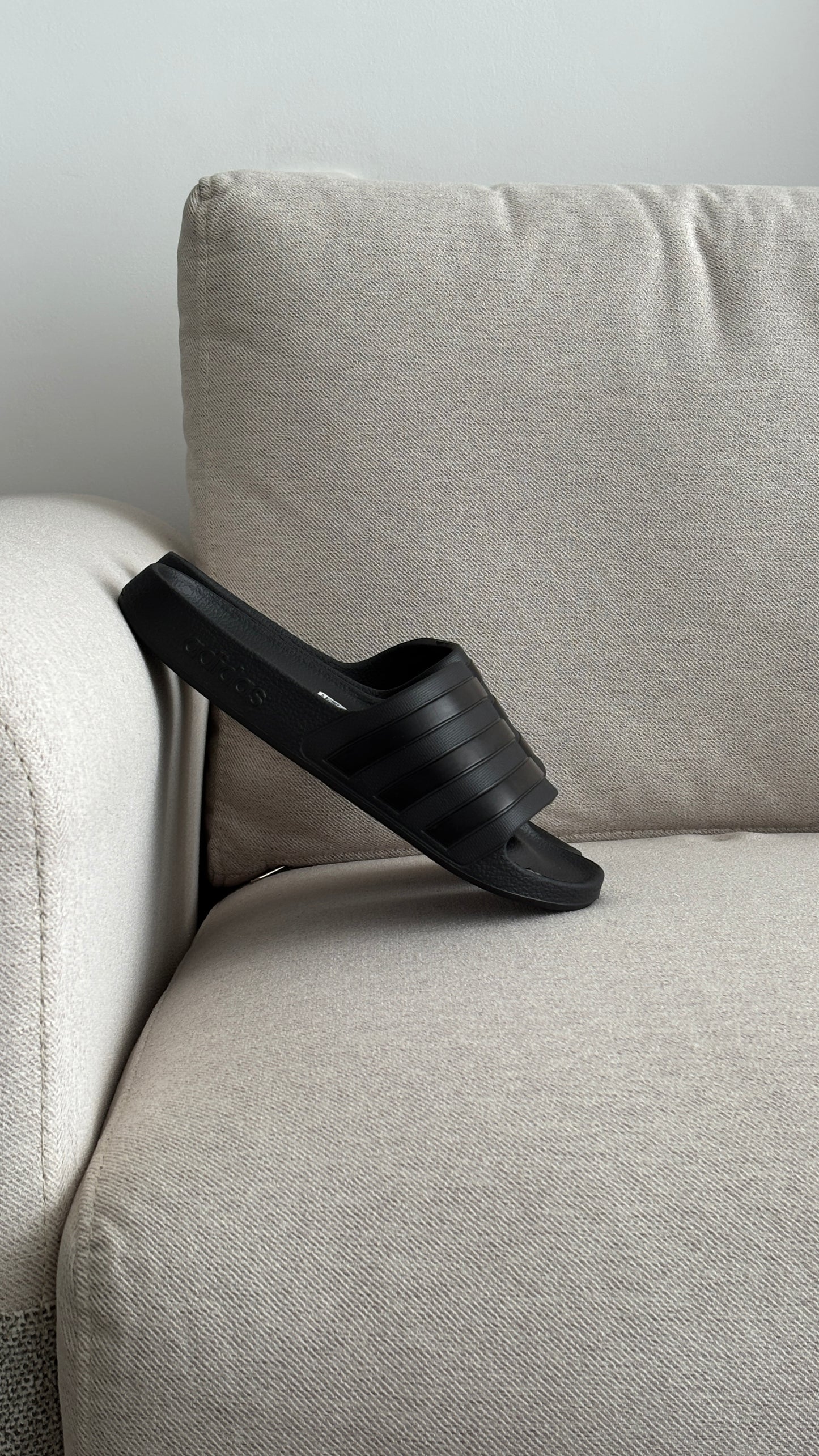 ADIDAS CHANCLAS NEGRAS