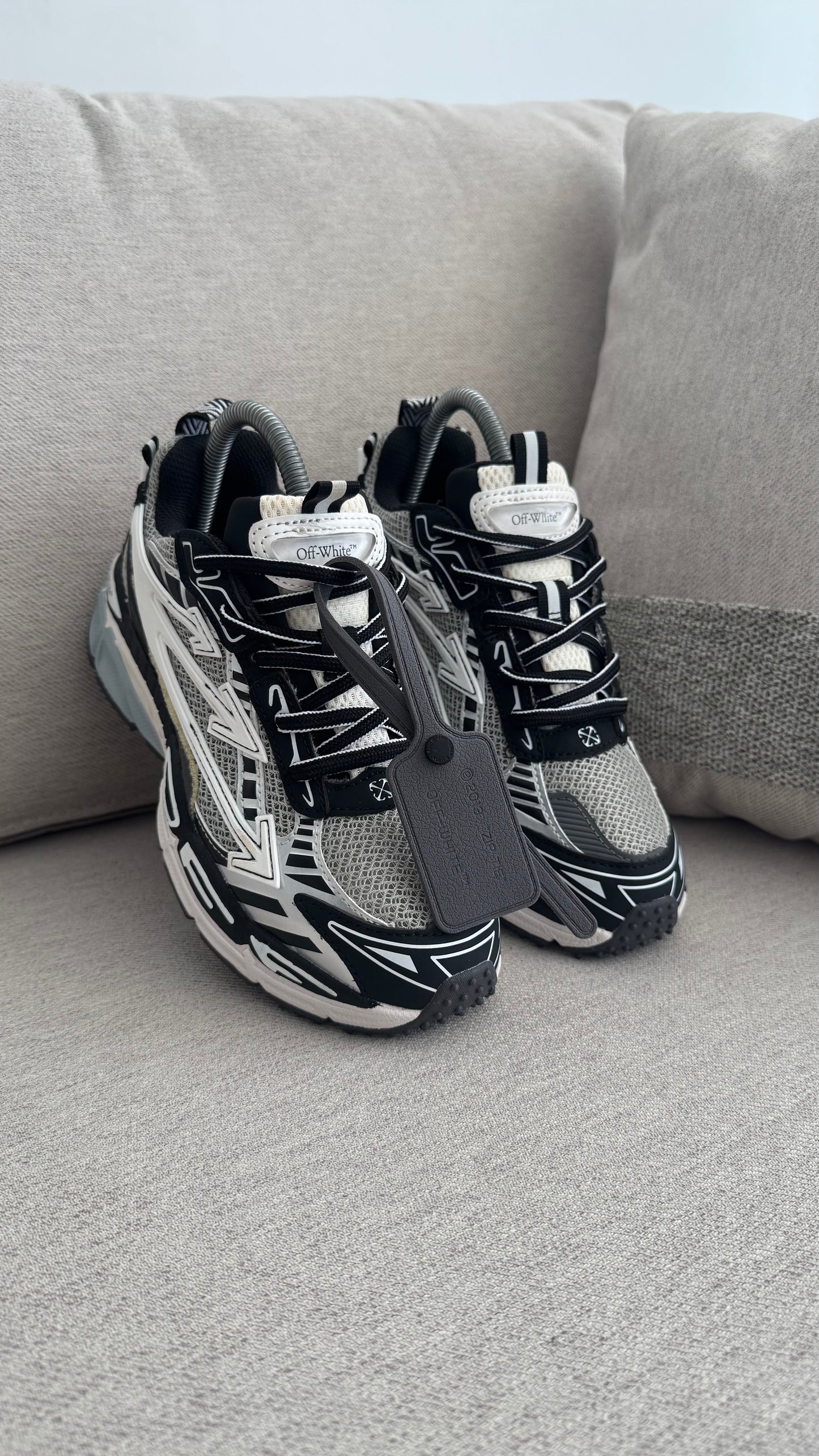 OFF WHITE 3 CHULO NEGRO BLANCO