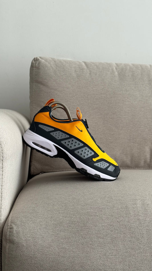 NIKE SUNDER NARANJA NEGRO