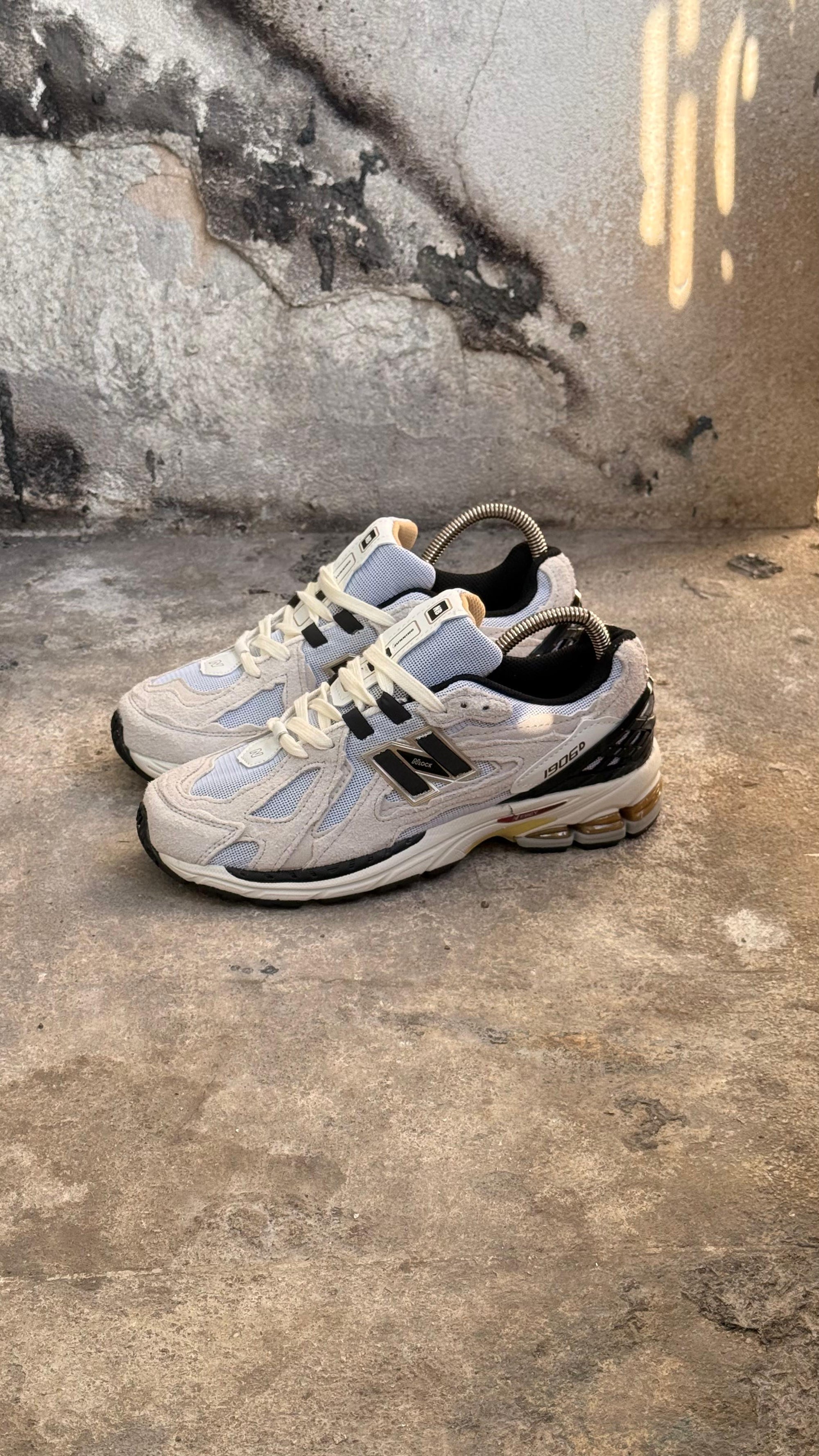 NEW BALANCE 1908 GRIS DORADO
