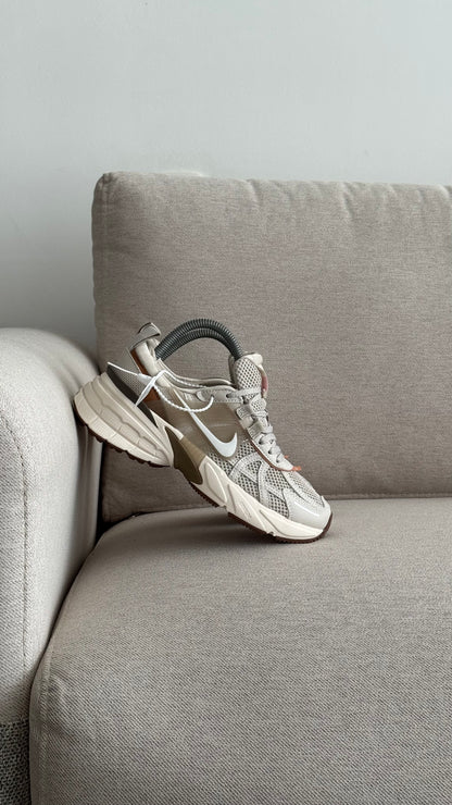 NIKE V2K BEIGE