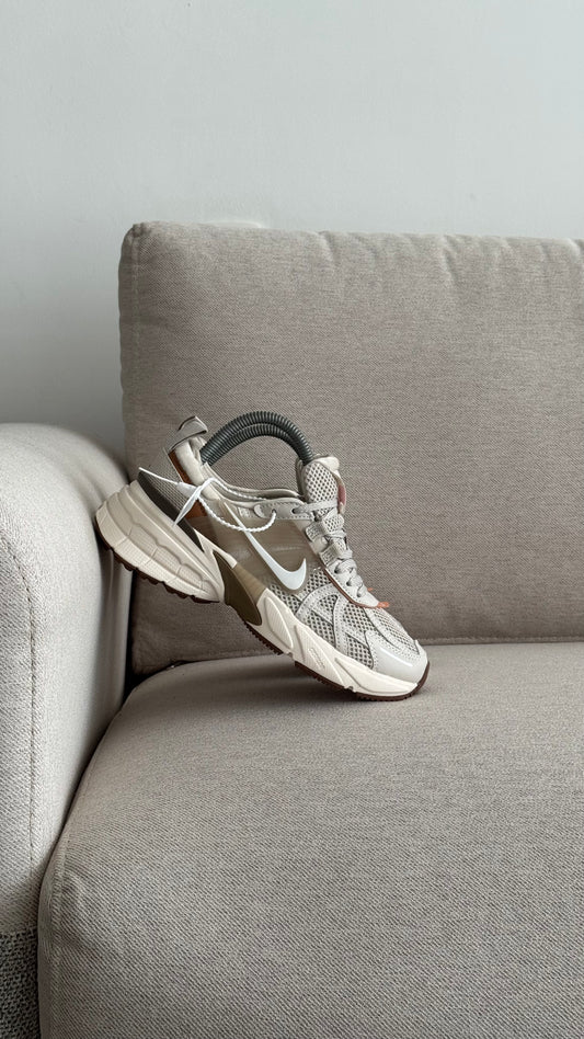 NIKE V2K BEIGE