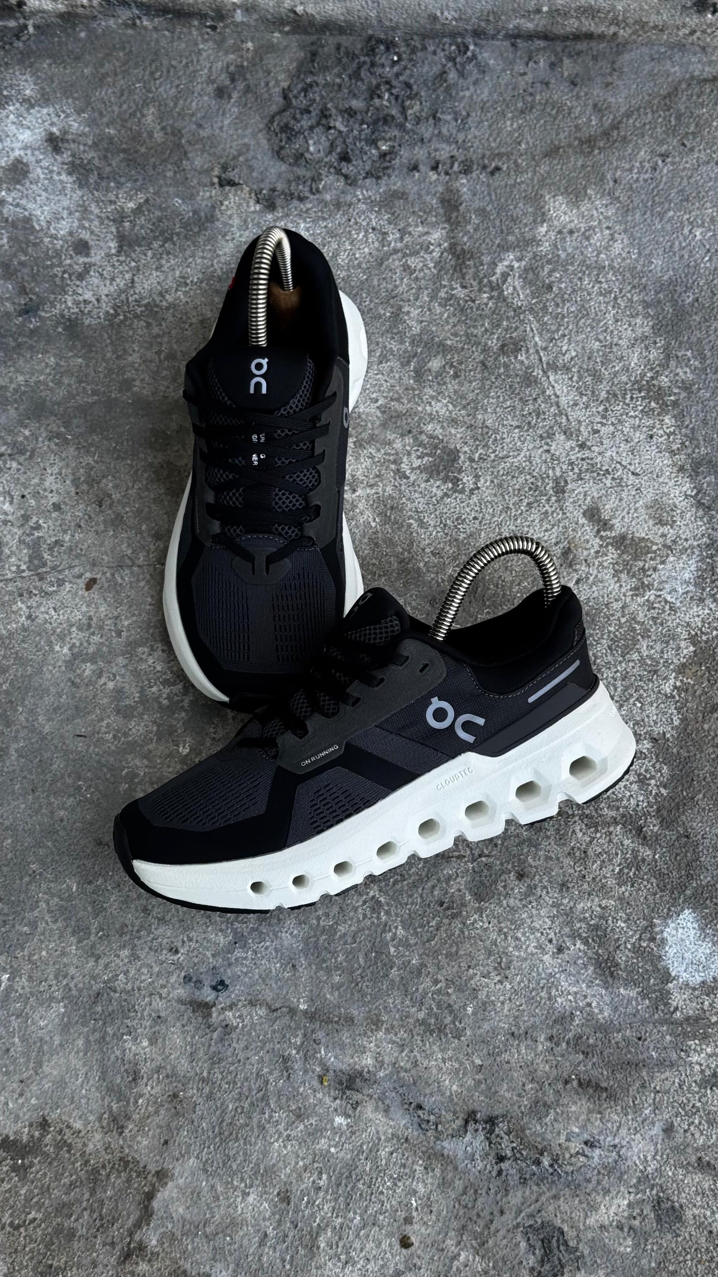 ON CLOUD CLASICO NEGRO BLANCO