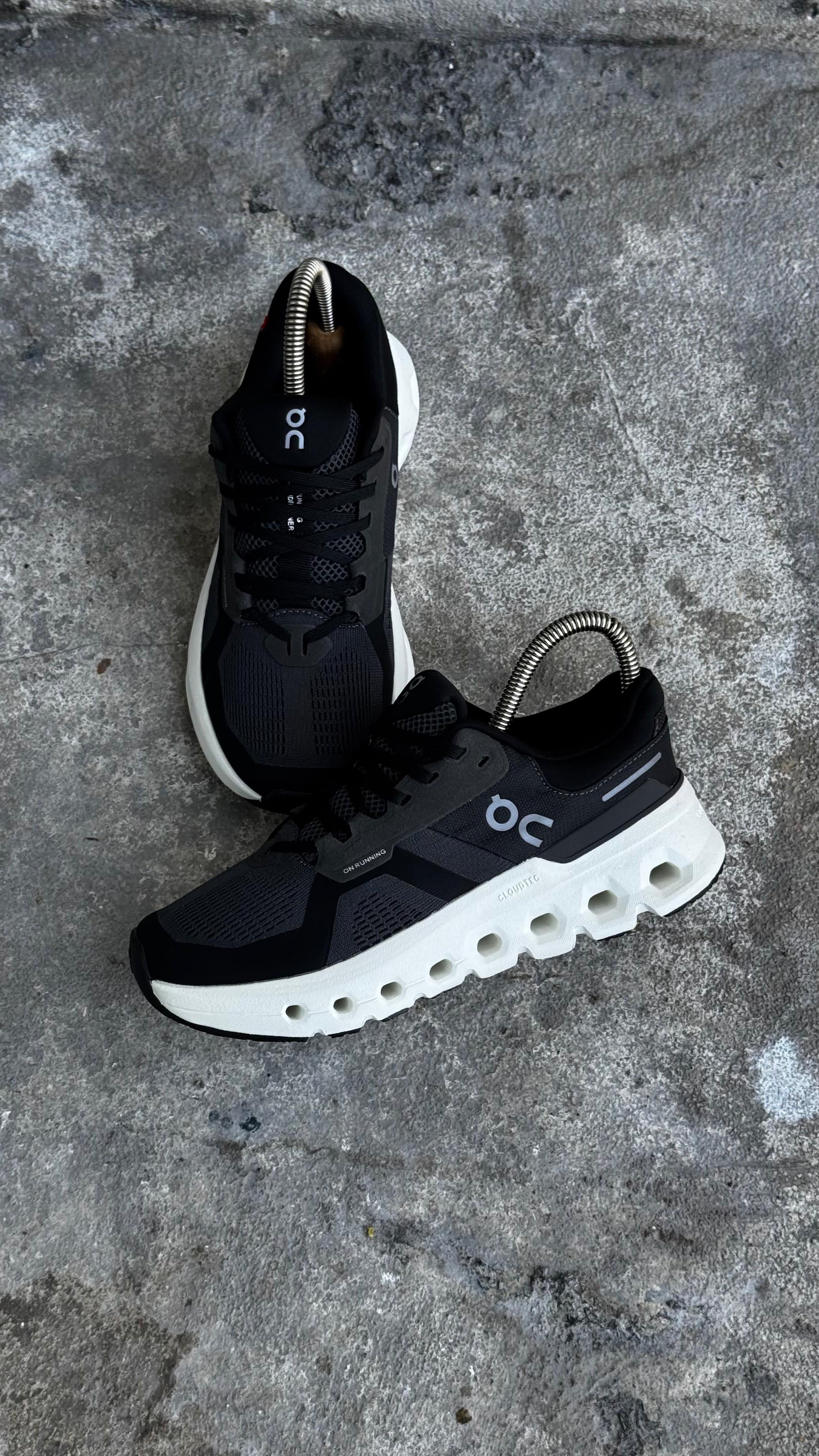 ON CLOUD CLASICO NEGRO BLANCO