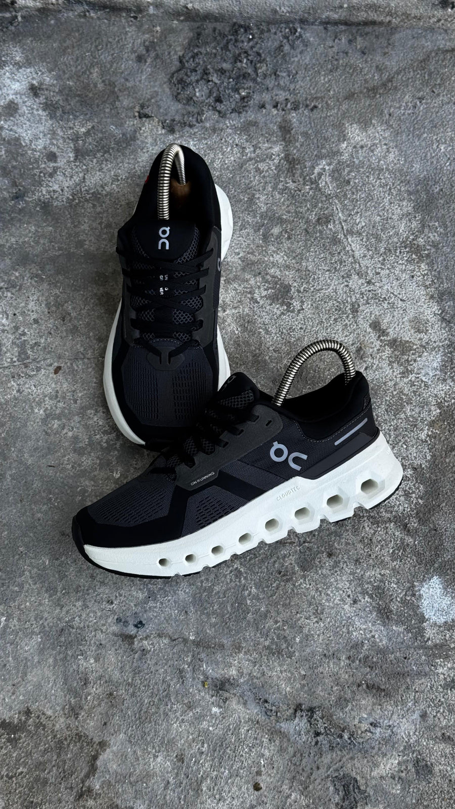 ON CLOUD CLASICO NEGRO BLANCO