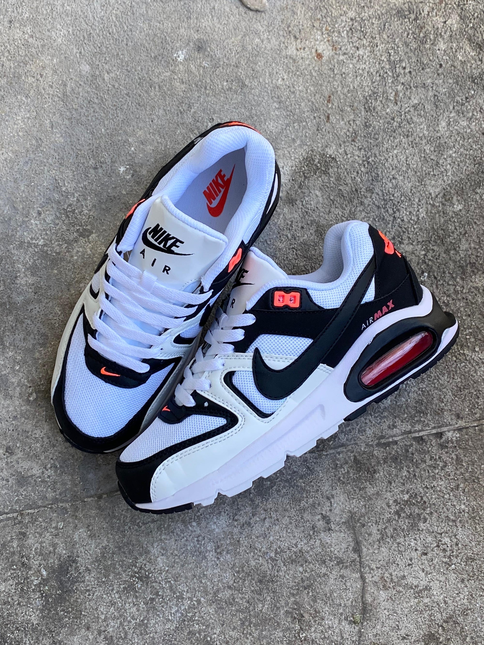 NIKE COMAND BLANCO NEGRO ROJO