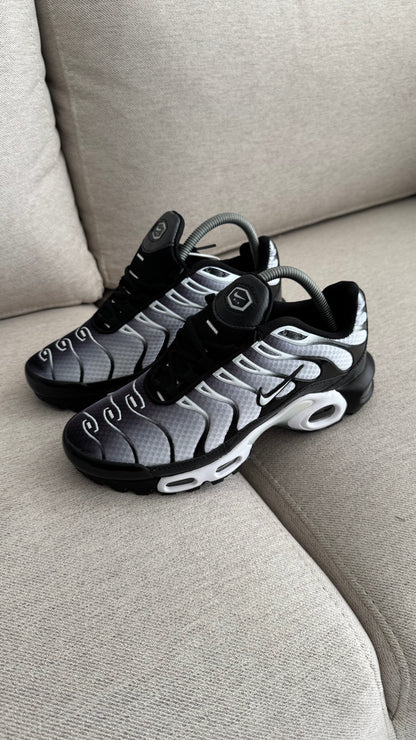 NIKE TN DIFUMINADO NEGRO BLANCO