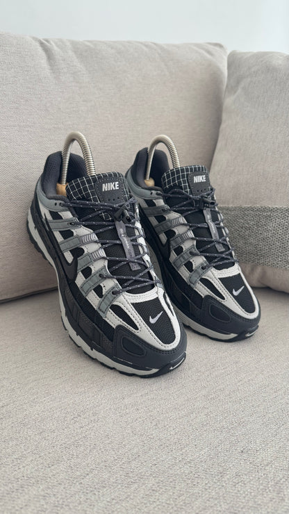 NIKE P6000 NEGRO BLANCO