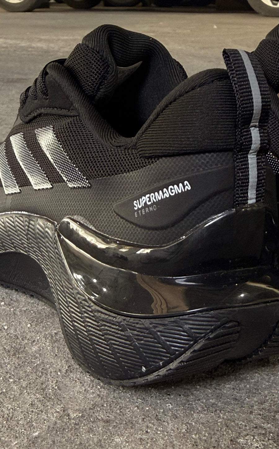 ADIDAS SUPERMAGMA NEGRO GRIS