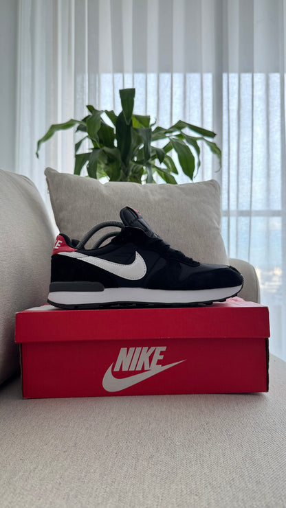 NIKE INTERNACIONAL NEGRO ROJO