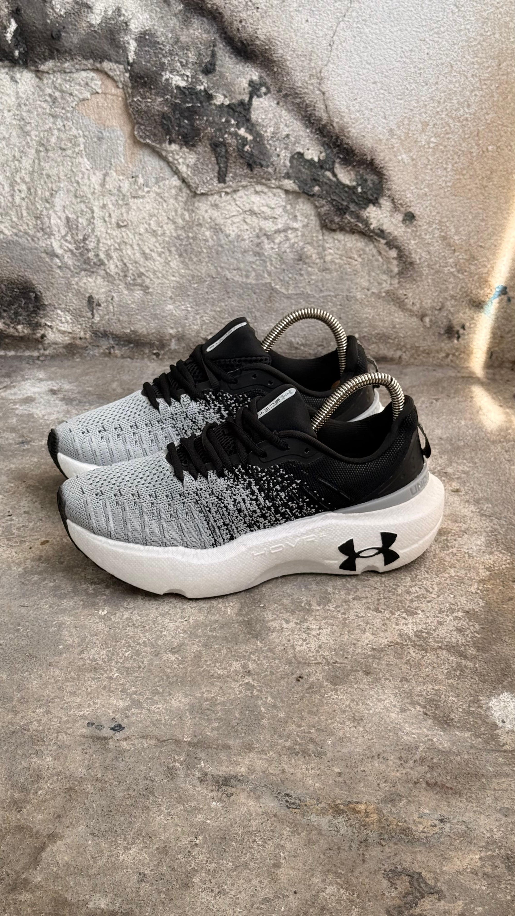 UNDER ARMOUR NEW NEGRO GRIS