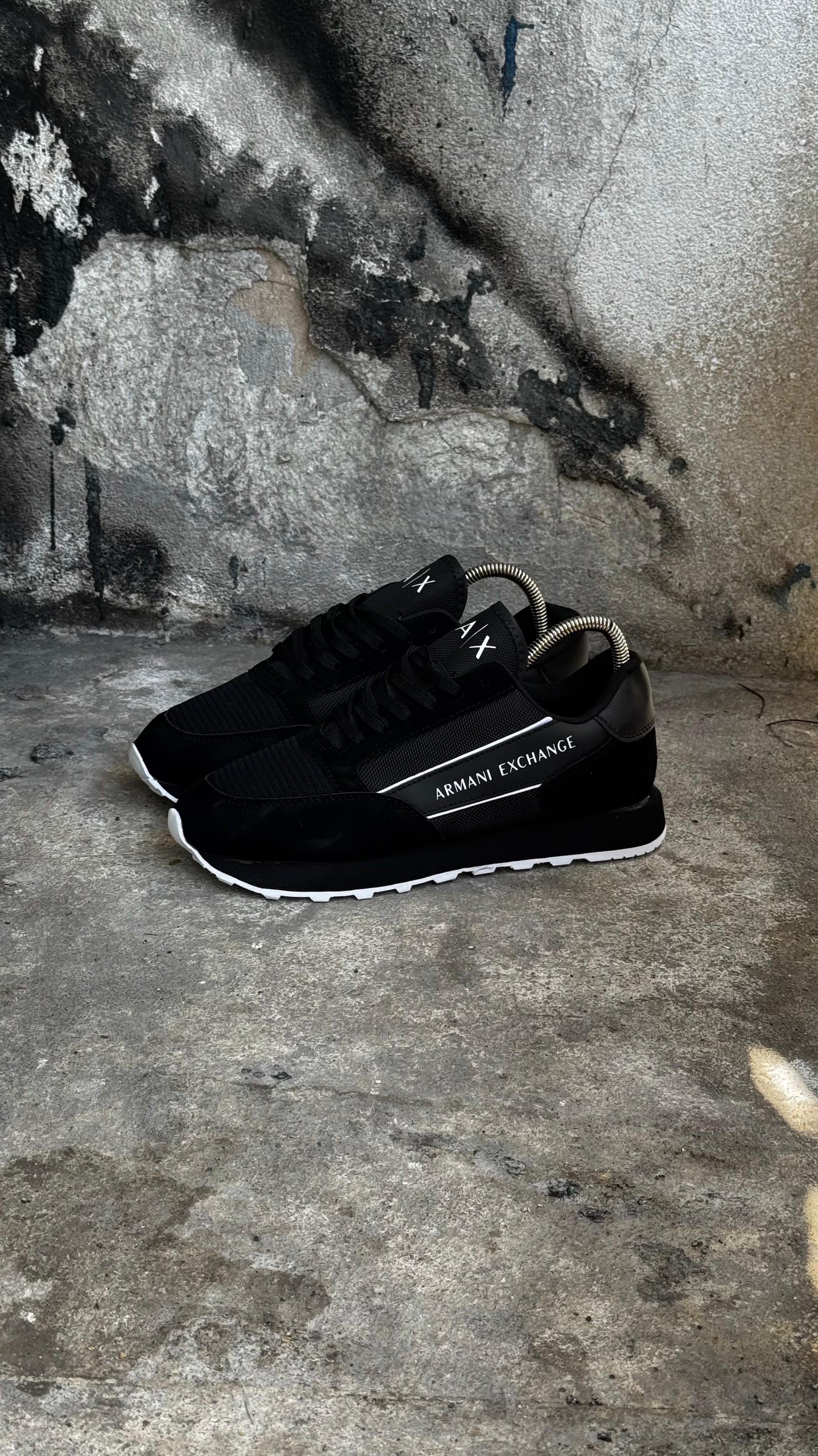ARMANY LUXURY NEGRO BLANCO