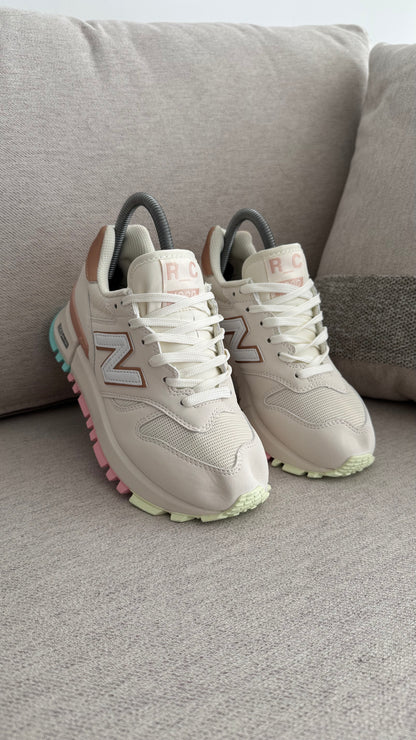 NEW BALANCE 1300 BLANCO DORADO