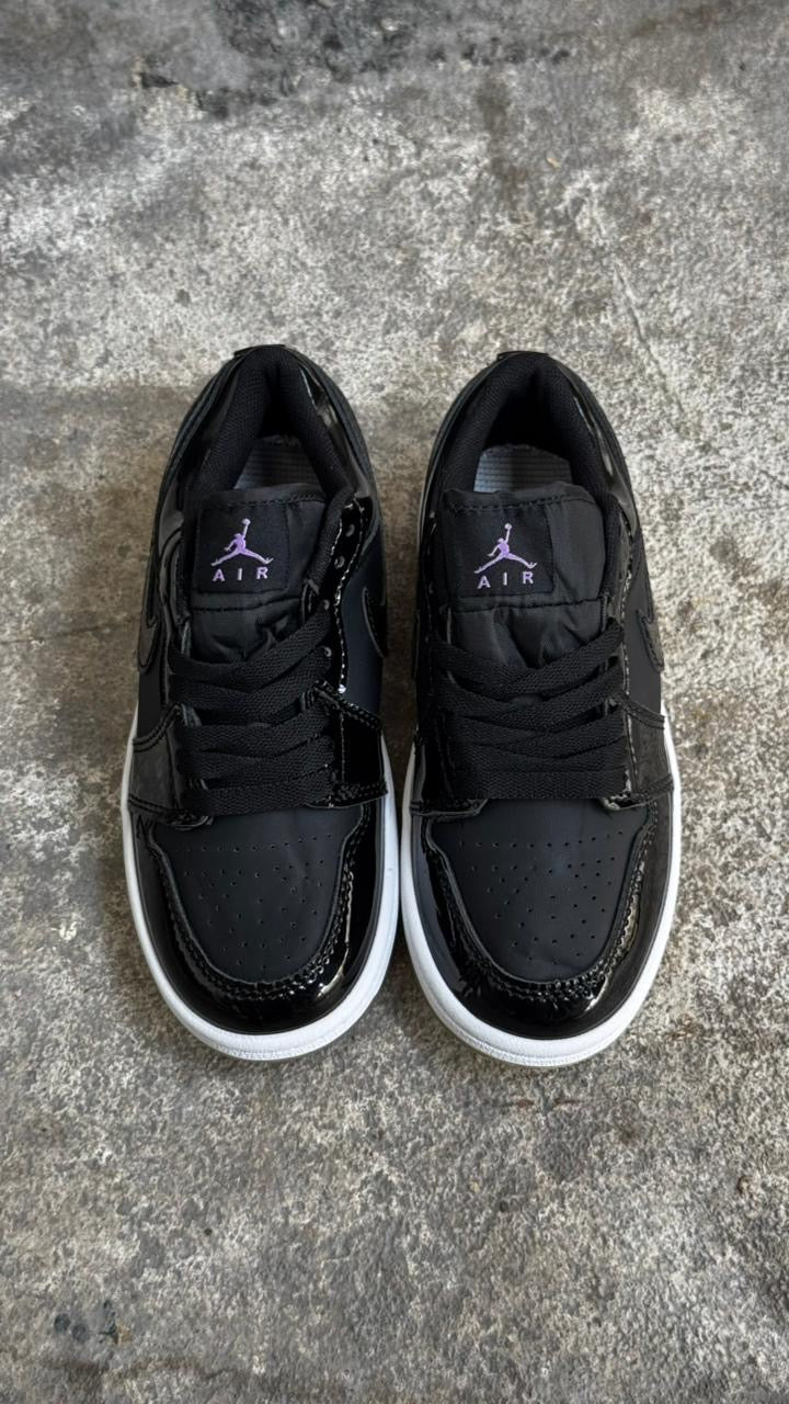 JORDAN RETRO 1 CHAROL NEGRA NIÑOS