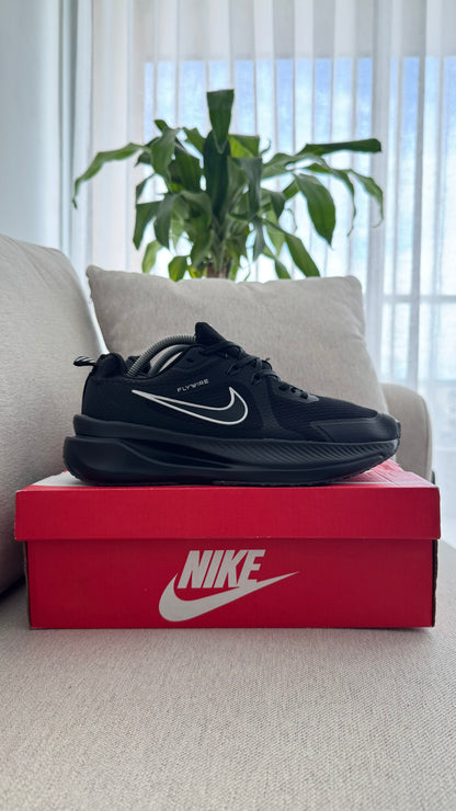NIKE ZOOM FLY NEGRO