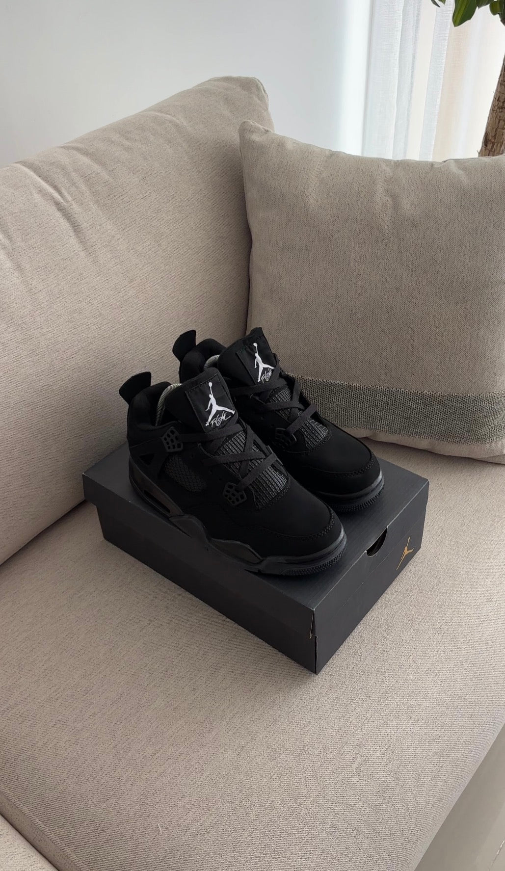 JORDAN RETRO 4 NEGRA