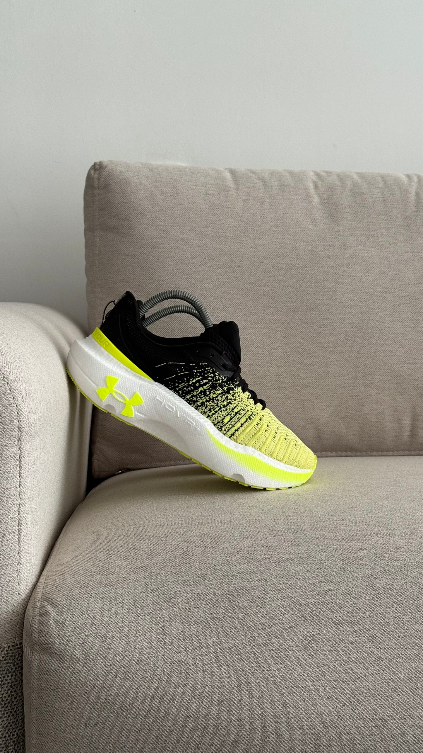 UNDER AMOUR NEGRO VERDE