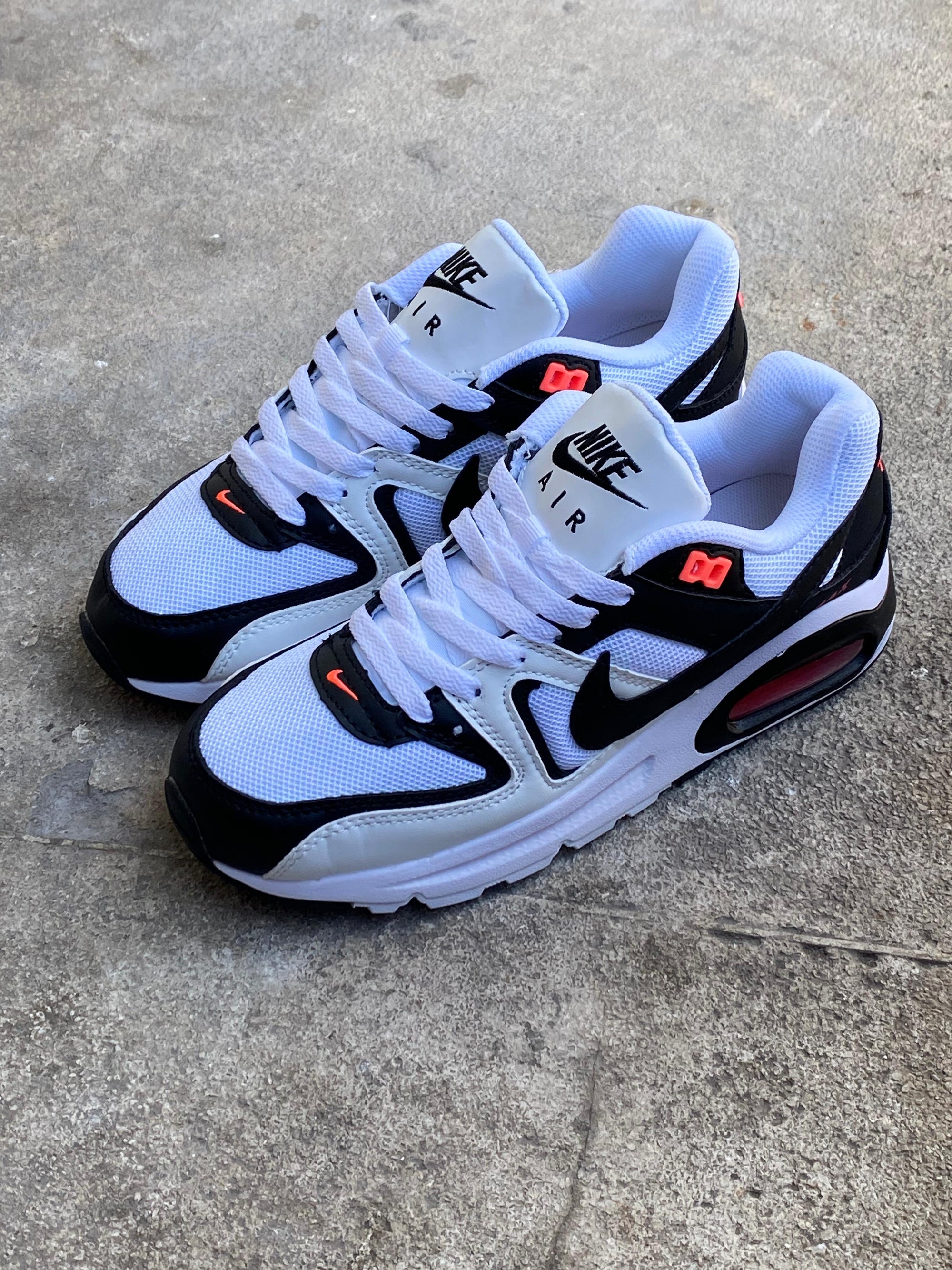 NIKE COMAND BLANCO NEGRO ROJO