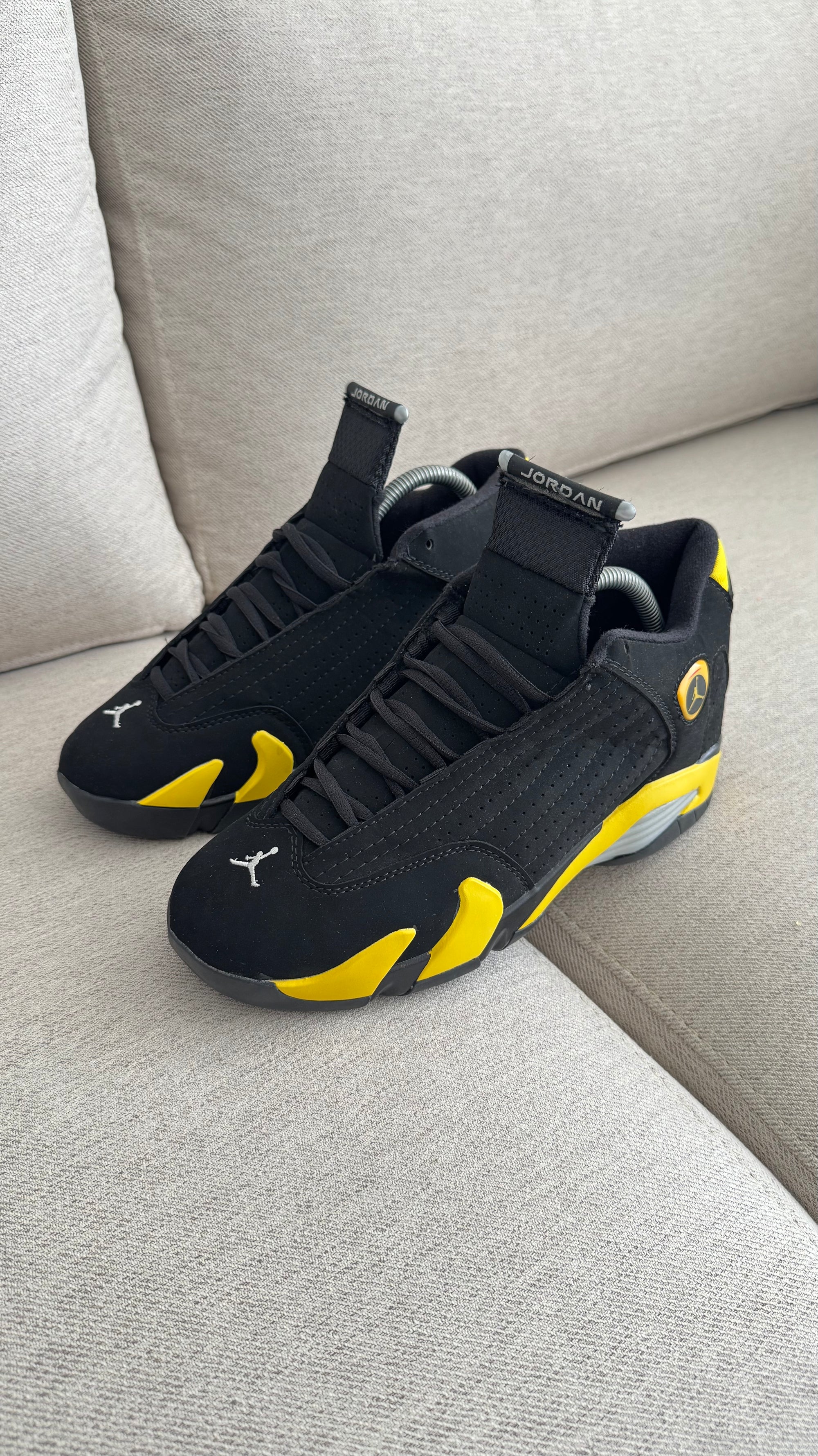 NIKE JORDAN RETRO 14 NEGRO AMARILLO