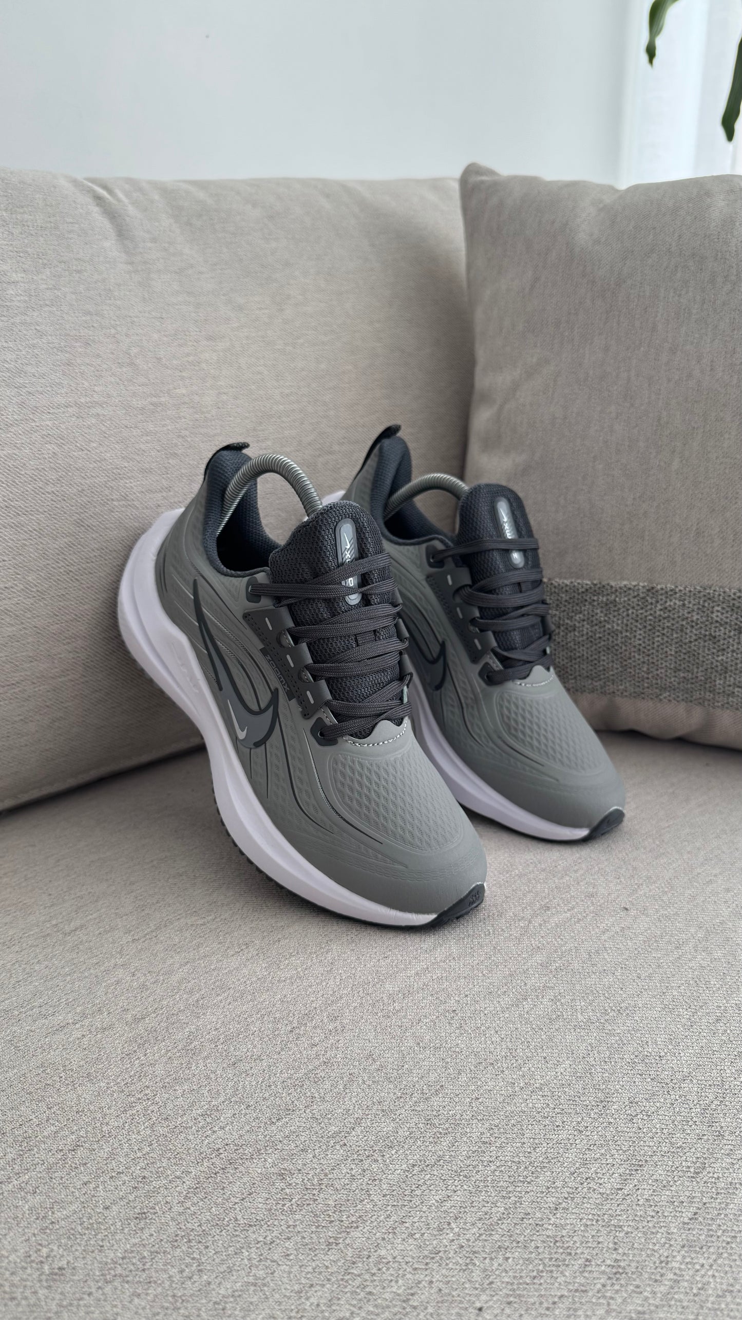 NIKE DOBLE CHULO GRIS