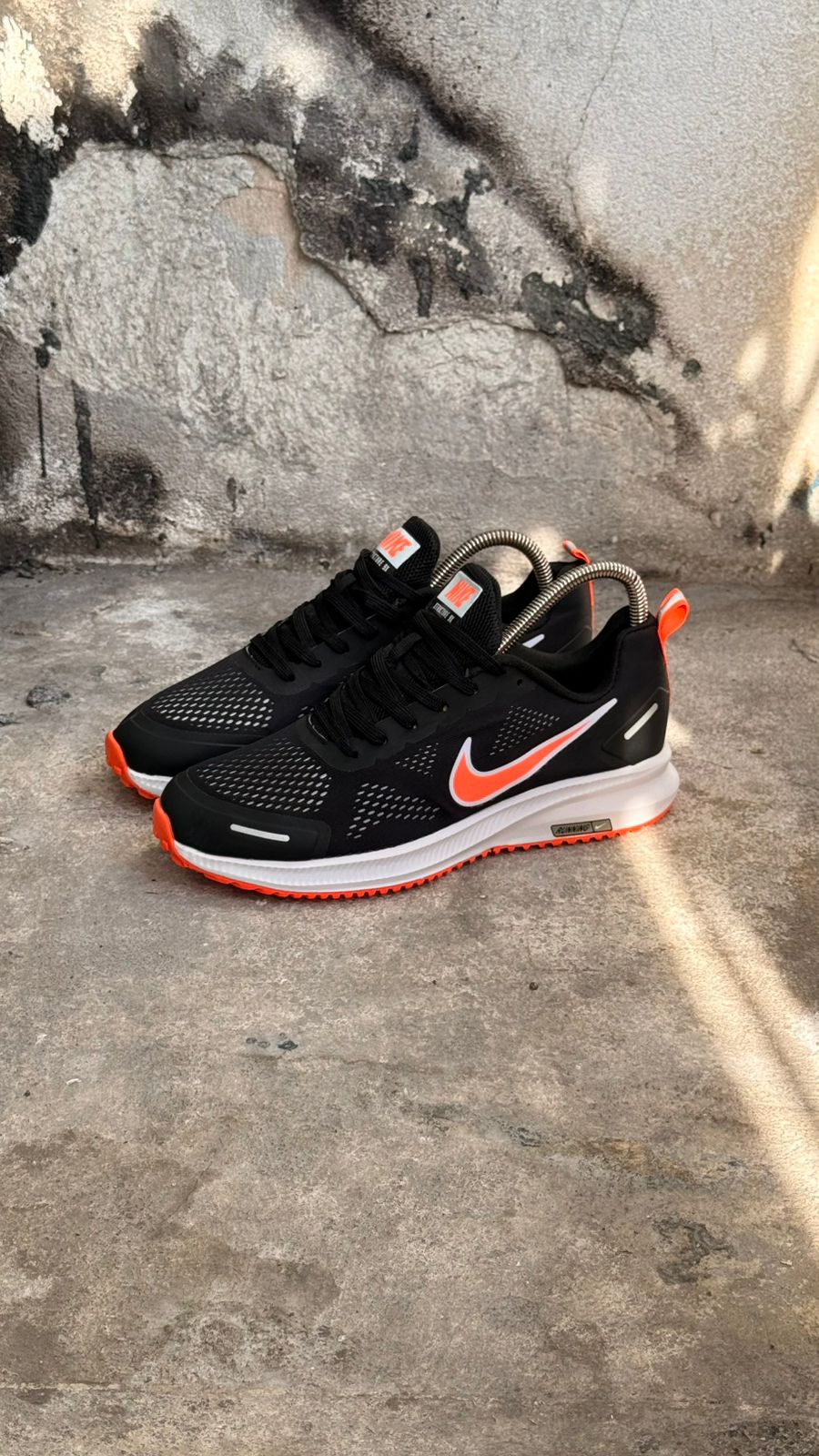 NIKE ZOON RUNNING NEGRO NARANJA