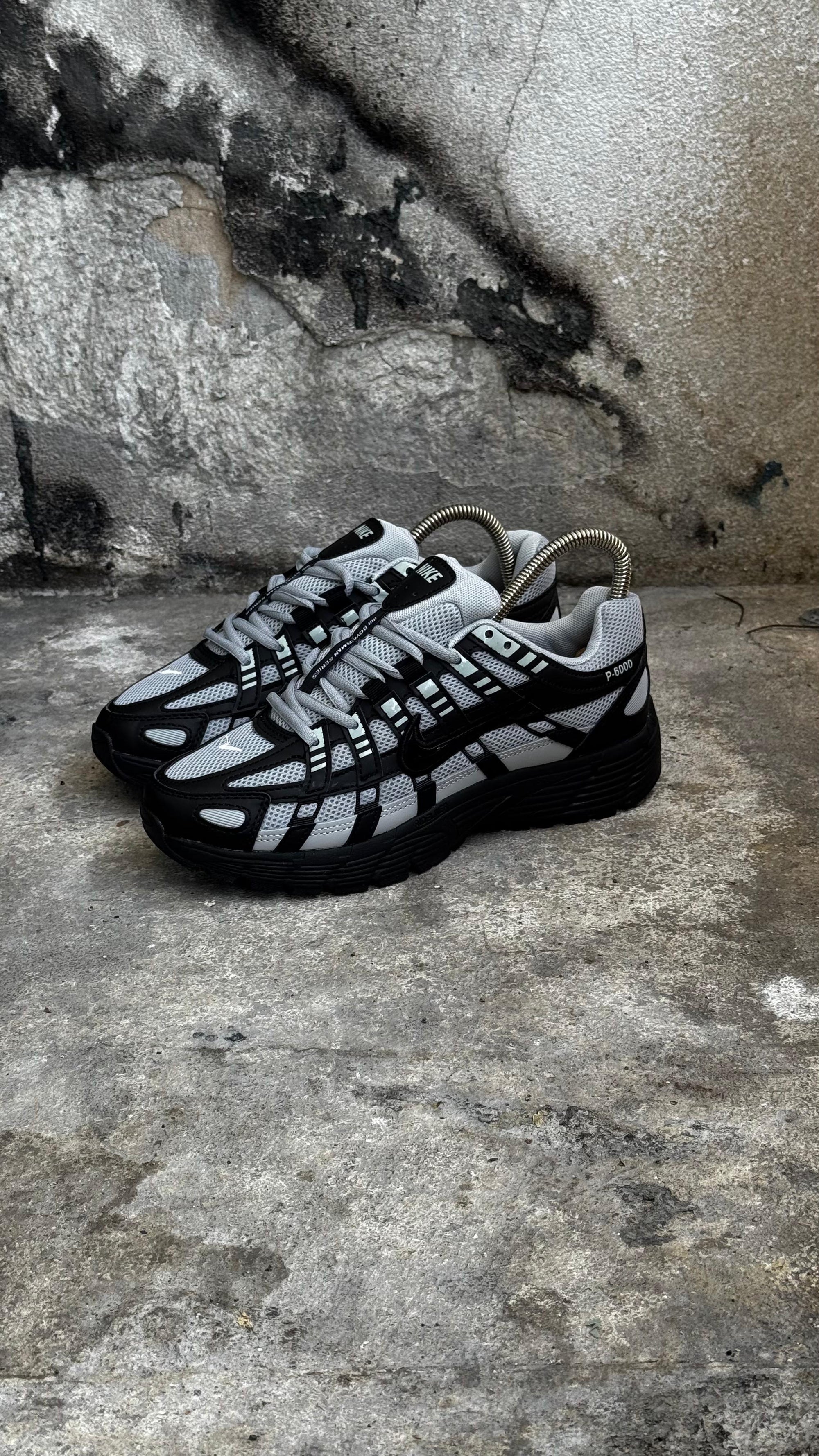 NIKE P6000 NEGRO GRIS