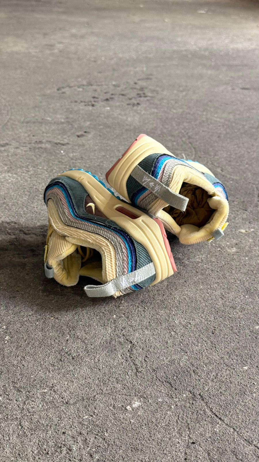 NIKE 2000 BEIGE COLOR