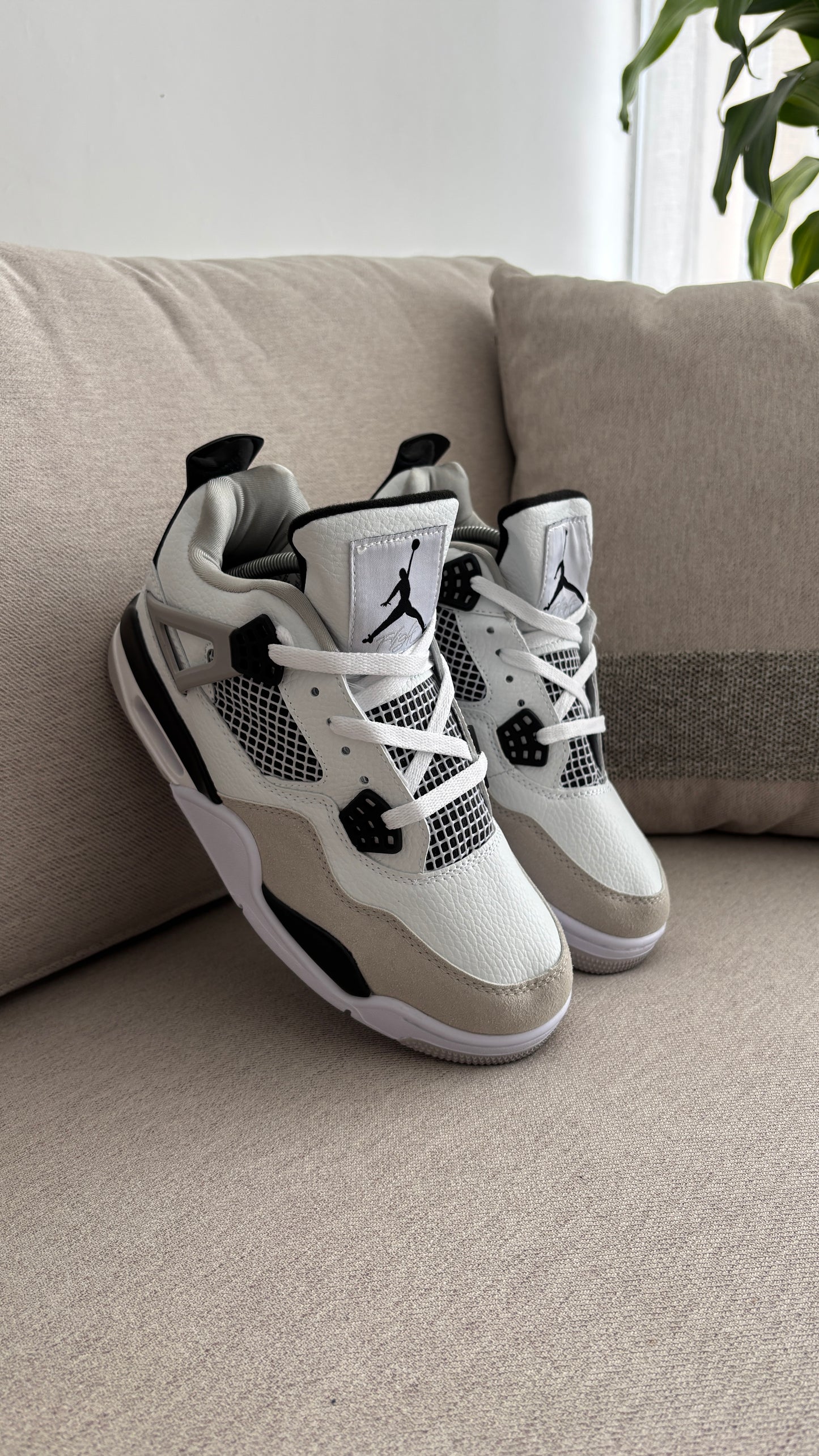 NIKE JORDAN RETRO 4 CREMA