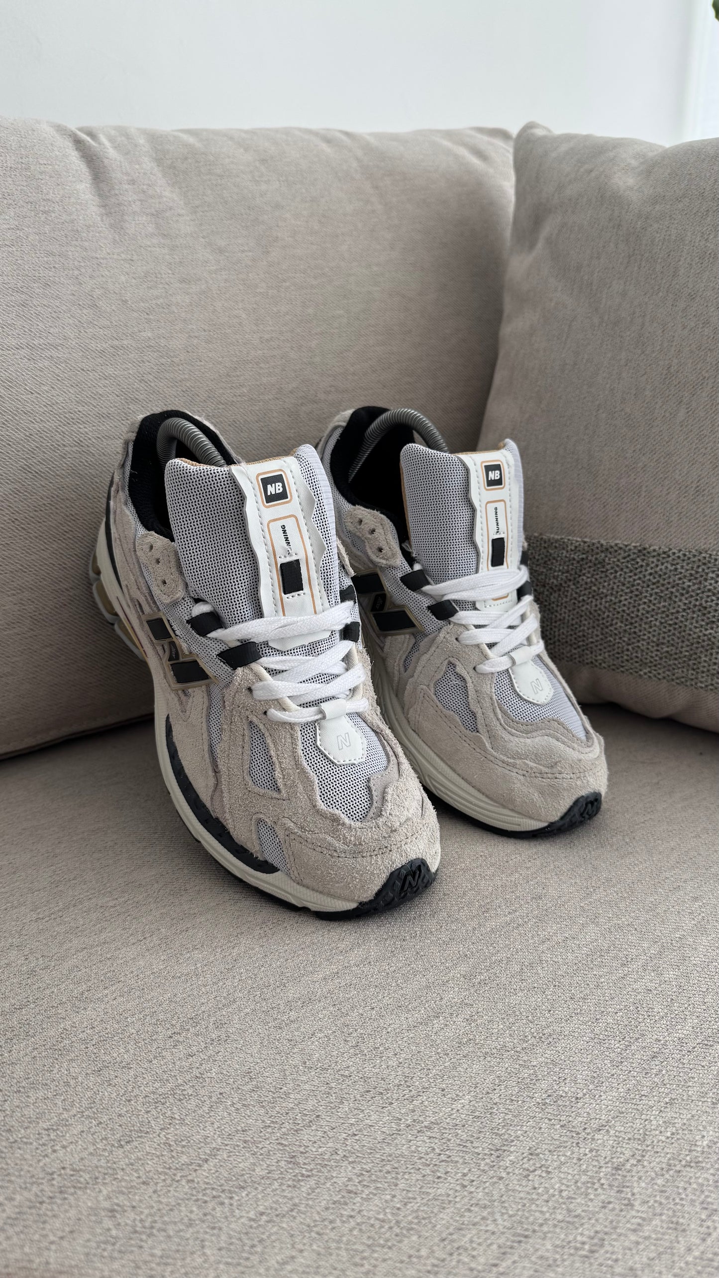 NEW BALANCE 1908 GRIS DORADO