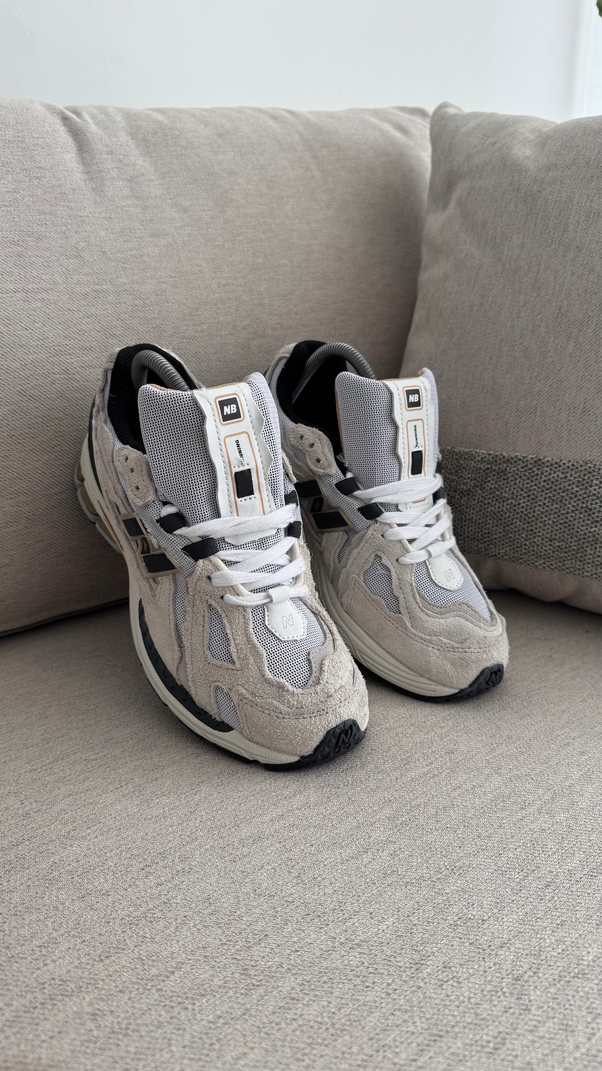 NEW BALANCE 1908 GRIS DORADO