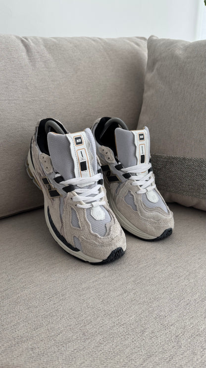 NEW BALANCE 1908 GRIS DORADO