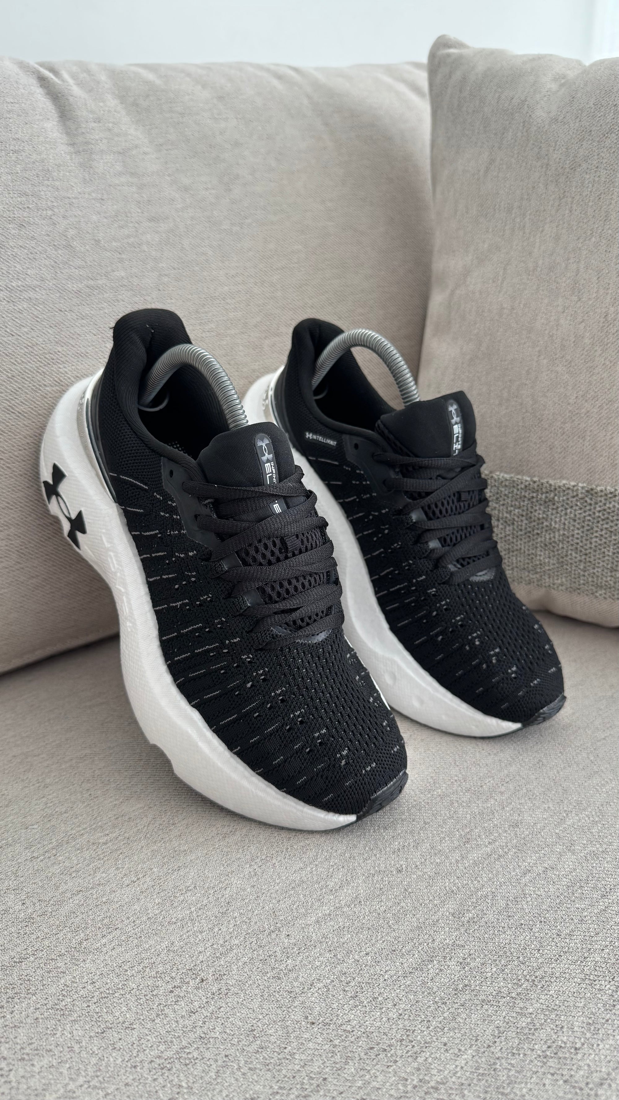 UNDER ARMOUR NEW NEGRO BLANCO