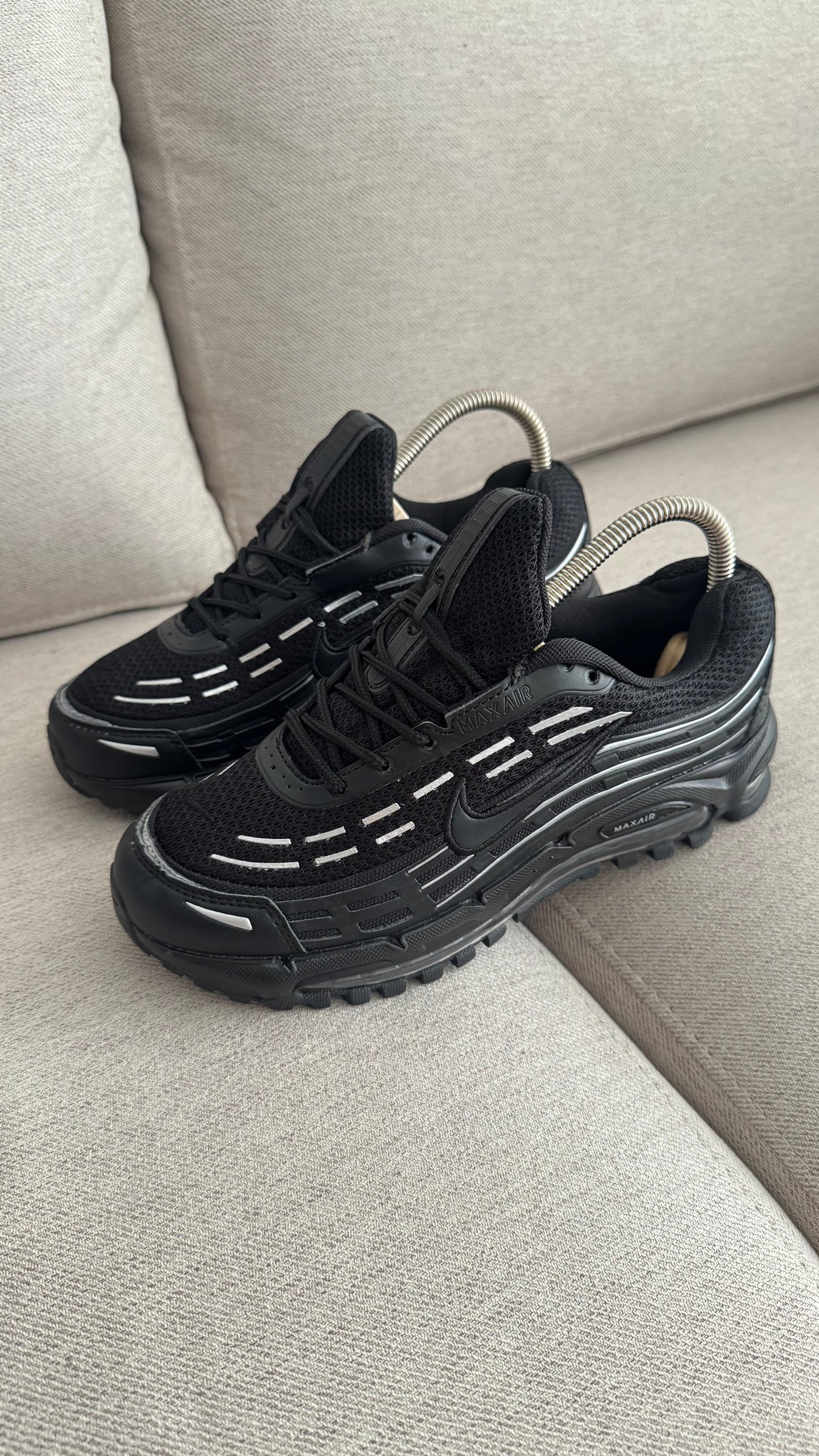 NIKE AIR MAX LT NEGRO