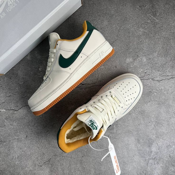 NIKE AIR FORCE 1 CREAM